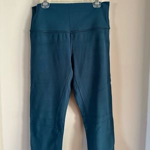 Lululemon Cropped Aligns